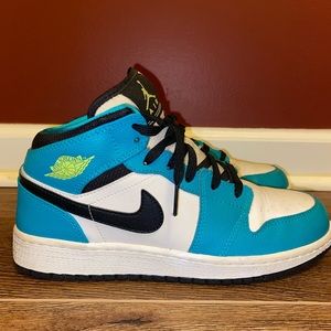 Air Jordan 1 mid aqua colorway Women’s